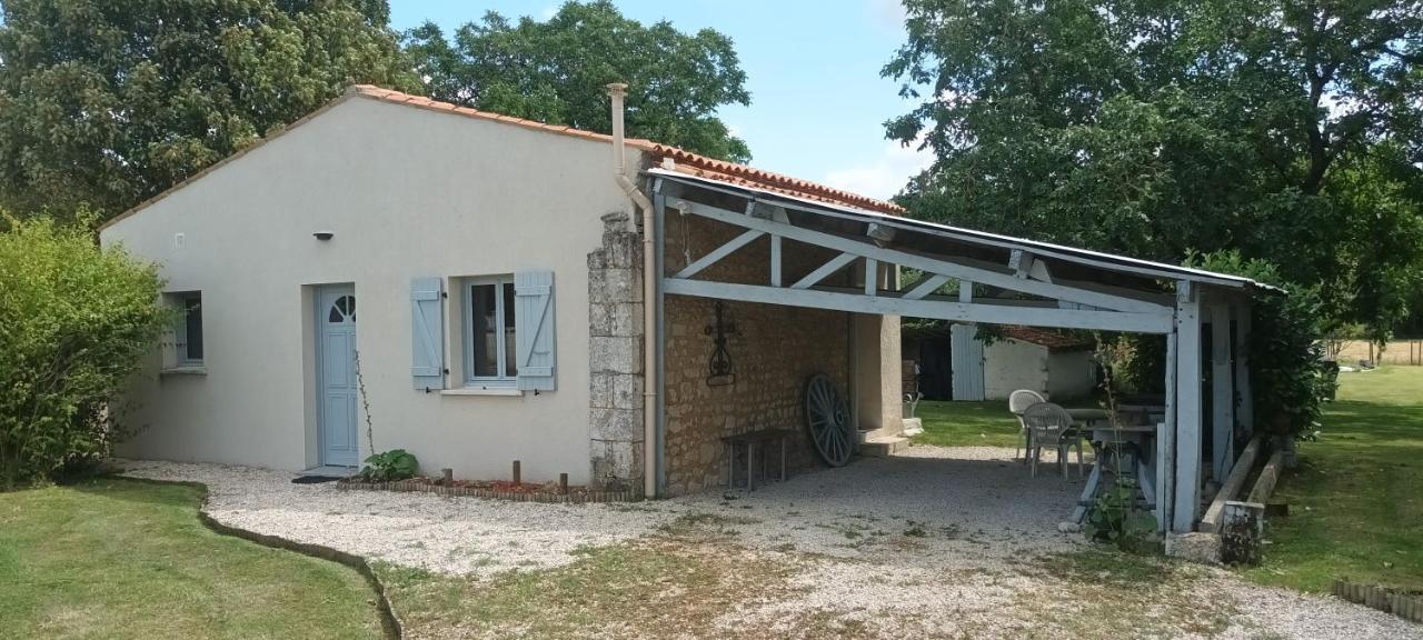 Le Clos Des Chevaliers Pons Extérieur photo